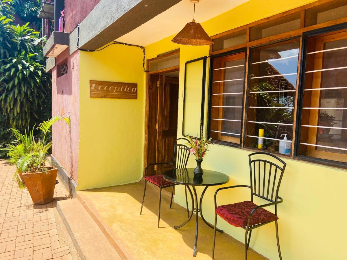 Home Onthe Nile Dorm Jinja Exterior photo